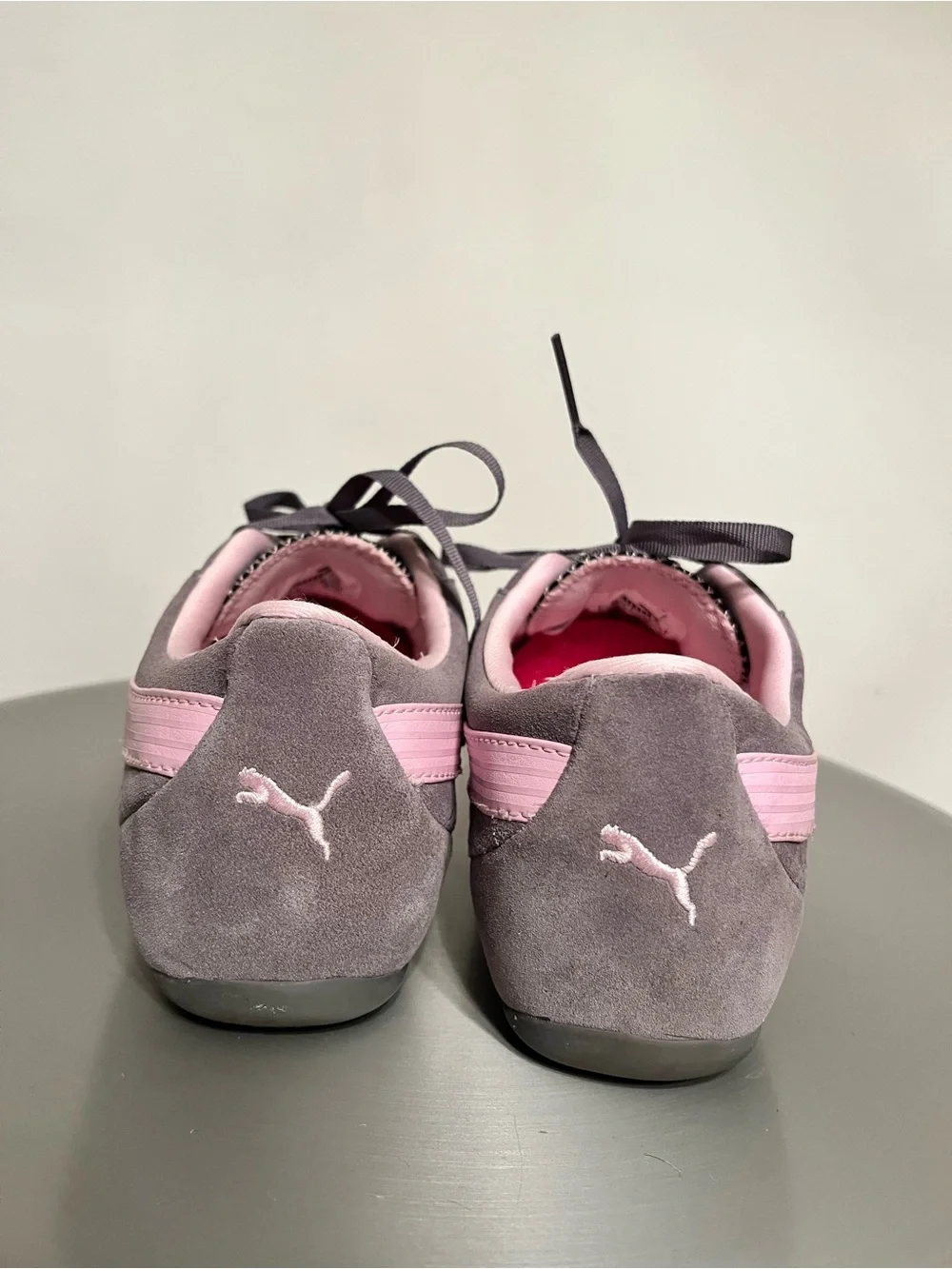 Puma Women’s Gray & Pink Suede Sneakers US 8 Excellent Condition Worn Once